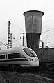 Wasserturm und ICE